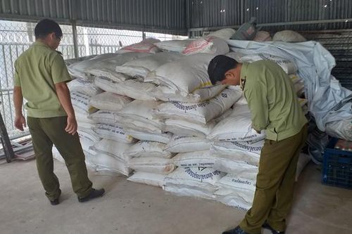 Tây Ninh tạm giữ gần 13 tấn đường cát nghi nhập lậu
