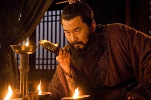 Tam Quốc Diễn Nghĩa: Vì sao Tào Tháo chỉ giết Lữ Bố mà không dám ra tay với Lưu Bị?