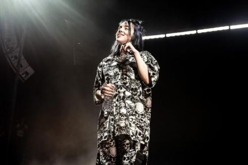 Billie Eilish bày tỏ sự sợ hãi trước show diễn cuối cùng của tour và đây là lý do
