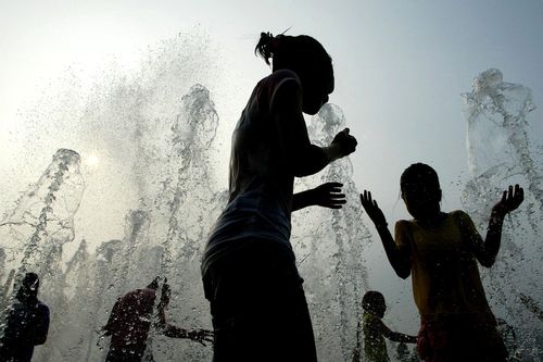 Giới giàu Hàn Quốc đua nhau tặng cổ phần cho con cháu để 'né' thuế thừa kế
