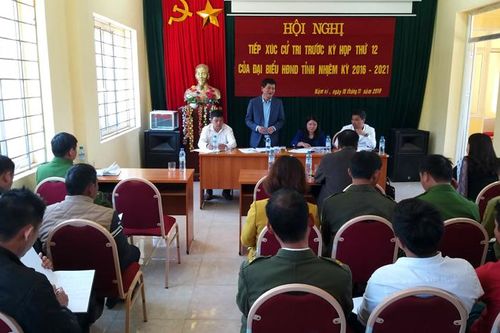 Đồng chí Lê Thành Đô tiếp xúc cử tri xã Nậm Vì, xã Chung Chải (huyện Mường Nhé)