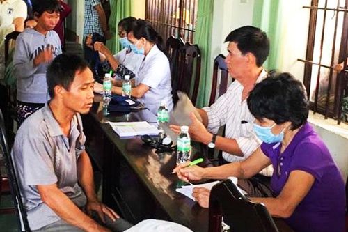 Khám bệnh cho hơn 500 người dân xã Ninh Tây