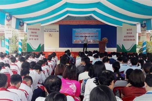 Truyền thông về phòng chống bệnh sốt xuất huyết cho học sinh