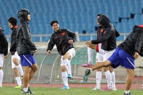 Công Phượng, Văn Hậu cười tươi rói, luyện 'tuyệt chiêu' chờ đấu Thái Lan