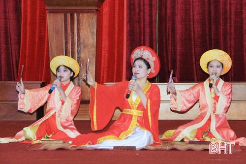 Giáo viên, học sinh ở Hà Tĩnh thi đọc thuộc truyện Kiều