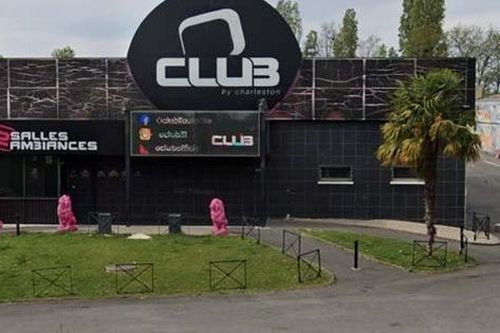 Chào đời ở sàn nhảy, em bé được đi bar miễn phí trọn đời