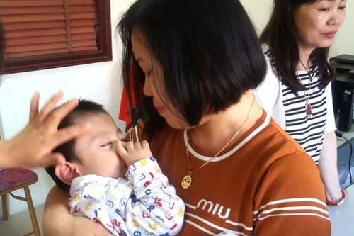Sự thật bất ngờ bé trai 3 tuổi ở Hải Dương bị bỏ rơi trước cửa nhà dân