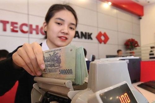 Nữ cán bộ ngân hàng bị sa thải vì đánh cắp tài liệu mật