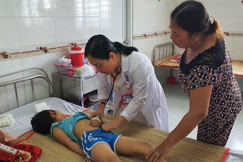 5 mẹ con ngộ độc thuốc diệt cỏ