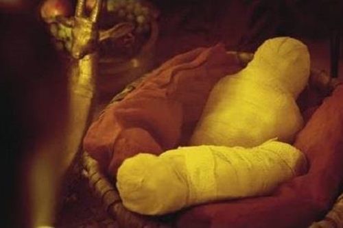 Xác ướp hai bé gái trong mộ vua Tutankhamun