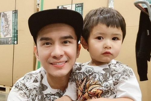 Nghệ sĩ Việt không nhận show, tụ tập xem trận Việt Nam - Thái Lan