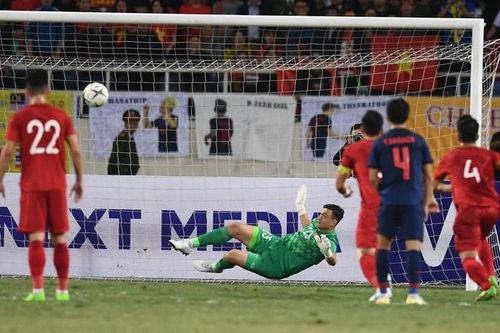 Bạn gái Lâm Tây hạnh phúc khi bạn trai cản phá thành công penalty