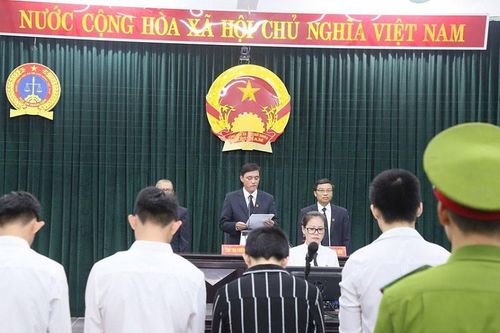Vụ nữ sinh lớp 10 bị hiếp dâm tập thể: 10 nam sinh lĩnh án tù