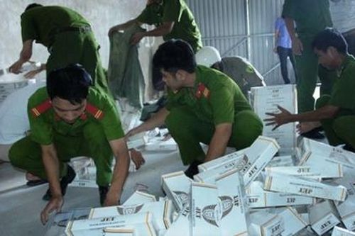 Đẩy mạnh công tác đấu tranh chống buôn lậu thuốc lá