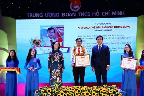Vinh danh những nhà giáo trẻ tận tâm, cống hiến vì giáo dục
