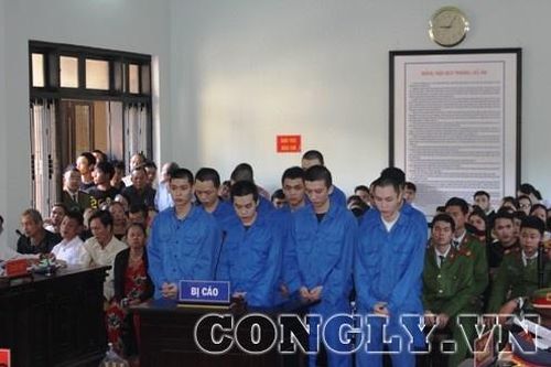 Nhóm côn đồ chém lẫn nhau để giải quyết mâu thuẫn