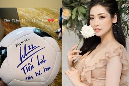 Cầu thủ Tiến Linh tặng món quà đặc biệt cho con trai Á hậu Tú Anh
