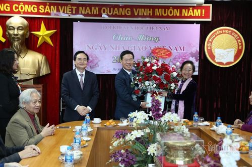 Ông Võ Văn Thưởng: 'Đến thăm các nhà giáo, tôi học thêm được nhiều điều'