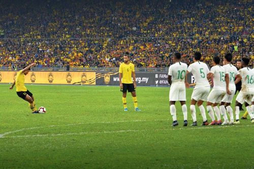 Thắng Indonesia, Malaysia vượt mặt Thái Lan