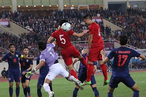 Hiệp 1 trận Việt Nam - Thái Lan: Văn Lâm cản phá thành công phạt đền, hai đội tạm hòa 0-0