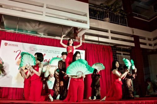 Trường iSchool Nha Trang sinh hoạt kỷ niệm ngày Nhà giáo Việt Nam