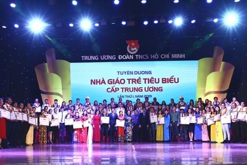 Tuyên dương 75 'Nhà giáo trẻ tiêu biểu' cấp Trung ương lần thứ nhất