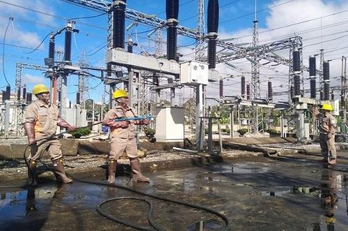 PC Sơn La: Tập huấn, đào tạo vận hành máy rửa cách điện trên đường dây và trạm biến áp