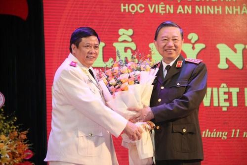 Luôn là tấm gương sáng về đạo đức, lối sống, nhân cách