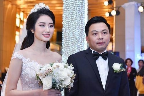 Những người đẹp Việt kết hôn và sinh con sớm