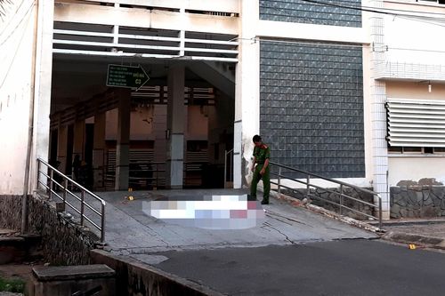 Bệnh nhân 35 tuổi nhảy lầu tự tử