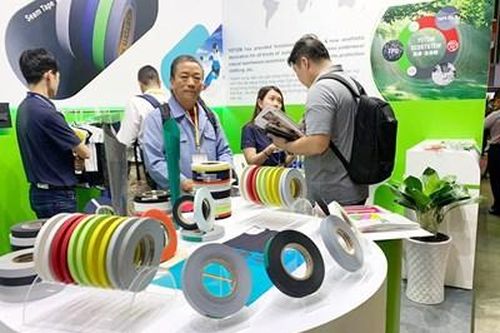 Hơn 500 đơn vị tham gia chuỗi triển lãm về máy móc, phụ kiện dệt may và da giày