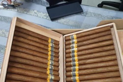 Hải quan sân bay Tân Sơn Nhất tạm giữ lô hàng xì gà số lượng lớn