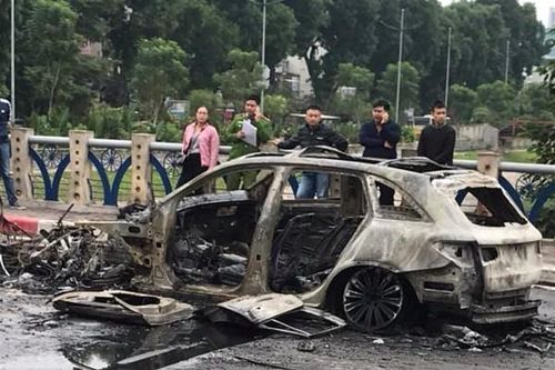 Nữ tài xế lái Mercedes gây tai nạn khiến 4 chiếc xe cháy rụi ra trình diện
