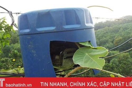 Nguy cơ mất an toàn khi công tơ điện mắc vào tường rào, cọc tiêu ở Can Lộc