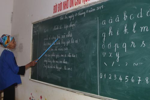 Cao Bằng: Nỗ lực xóa mù chữ cho đồng bào vùng sâu, vùng xa