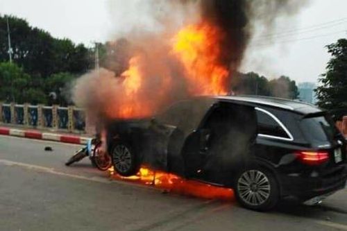 Xe Mercedes đâm 2 xe máy và 1 xe đạp điện: 1 người chết