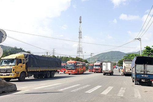 Quốc lộ 1 đoạn qua xã Vĩnh Phương: Cần sớm làm đường gom