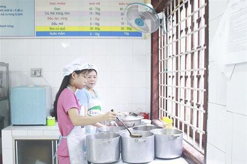 Trăn trở nghề cấp dưỡng ở các trường mầm non