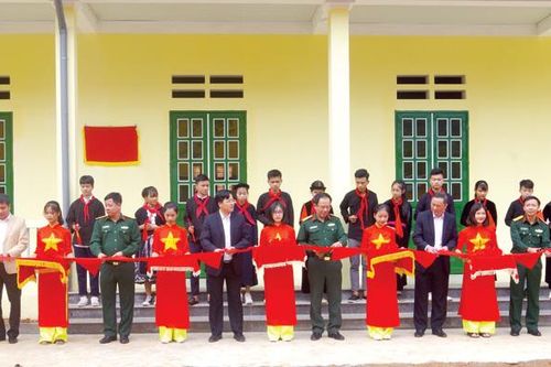 Bộ Quốc phòng bàn giao nhà bán trú cho trường Phổ thông dân tộc bán trú THCS Yên Hoa