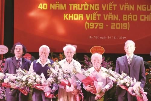 'Văn mạch' trường viết văn Nguyễn Du mãi chảy