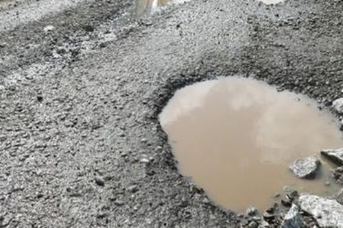 Bức xúc việc 'mượn' đường để thi công cao tốc, gây hư hỏng nặng