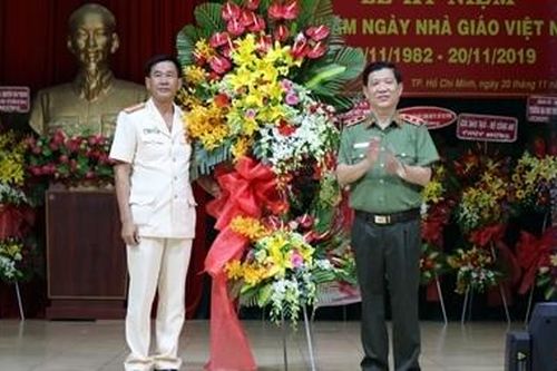 Khen thưởng, tặng kỷ niệm chương các thầy cô giáo Cao đẳng CSND II