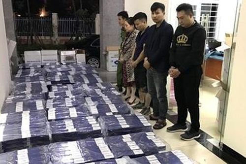 Bắt quả tang nhóm đối tượng nhập lậu gần 20 nghìn bao thuốc lá