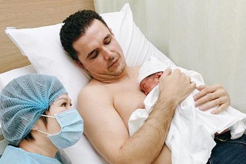 Phương Mai sinh con trai đầu lòng