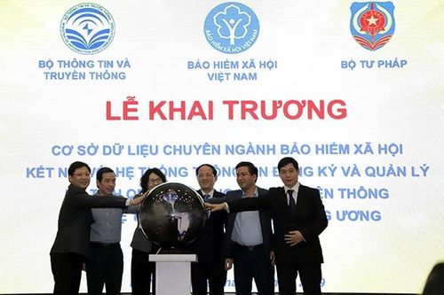 Liên thông cấp giấy khai sinh và thẻ bảo hiểm y tế cho hơn 15 nghìn trẻ em