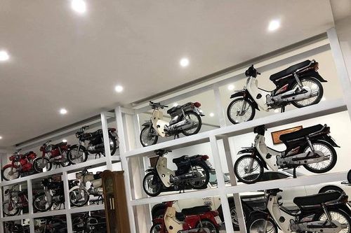 Đại gia Việt trưng xe trong tủ kính gây sốt