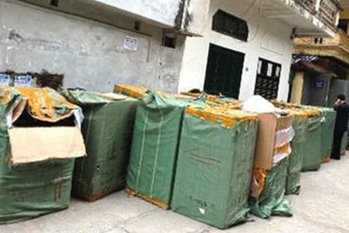 Hà Nội phát hiện cơ sở kinh doanh hàng ngoại nghi giả mạo nhãn hàng nổi tiếng