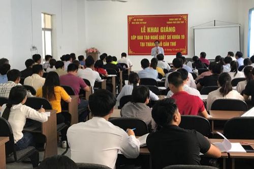 Người thầy gần gũi của những luật sư trẻ và hành trình bảo vệ công lý cho thân chủ yếu thế