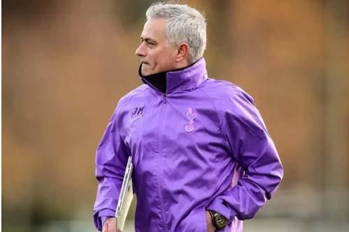 Mourinho nhận 'trái đắng' ngay sau khi trở thành HLV Tottenham