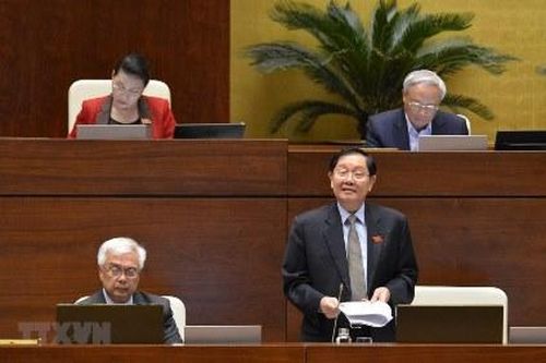 Kỳ họp thứ tám, Quốc hội khóa XIV: Thảo luận về một số dự án Luật